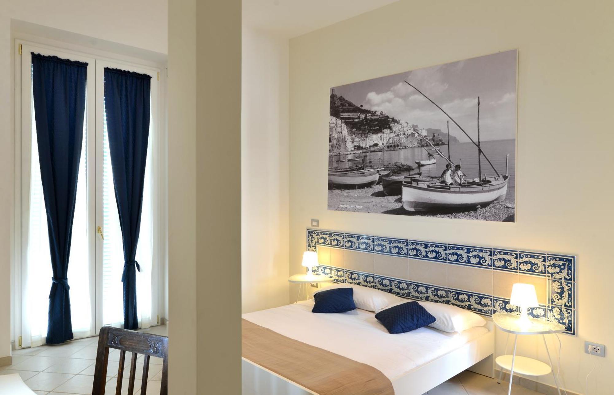 Santi E Saraceni Rooms Salerno Oda fotoğraf