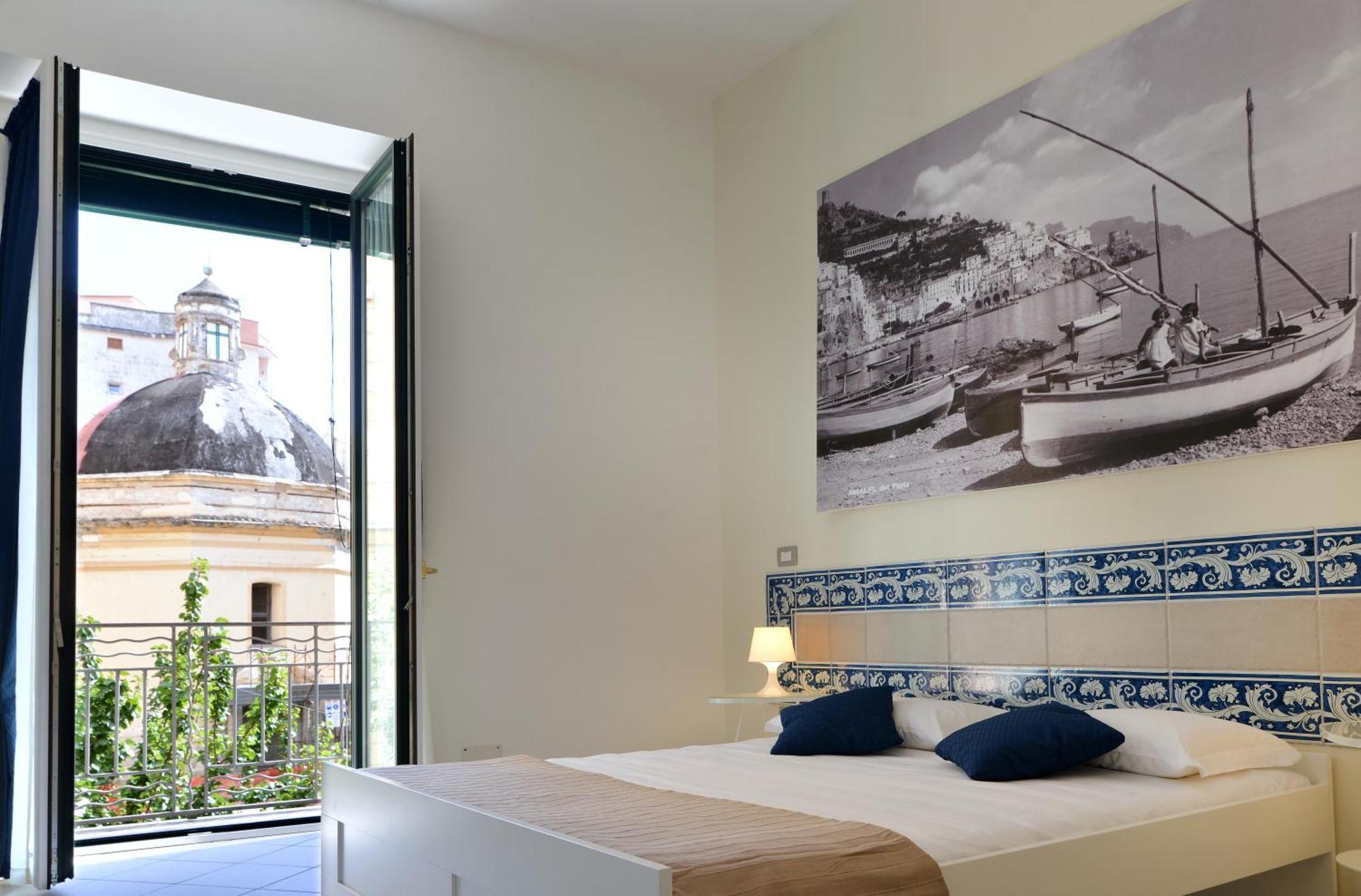 Santi E Saraceni Rooms Salerno Oda fotoğraf